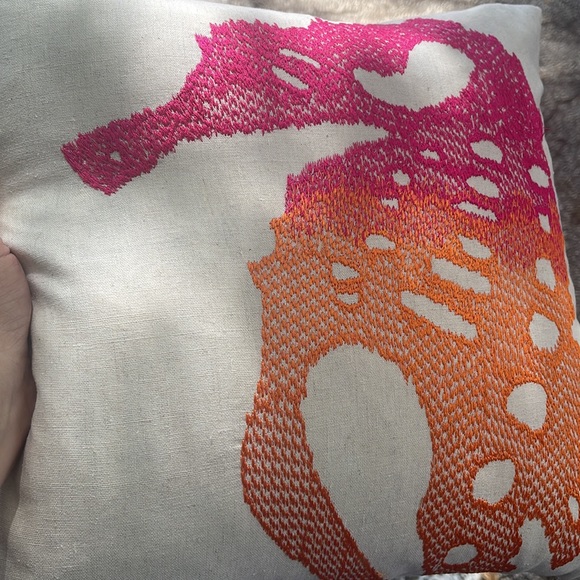 pillow - Picture 4 of 4